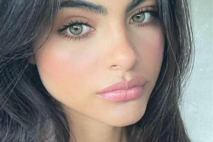 Ariana, 22, a chestnut green-eyed indian companion based in Grobengereuth. Offering Massage, Prostate Massage, Fetish. Available for incall and outcall, day ...