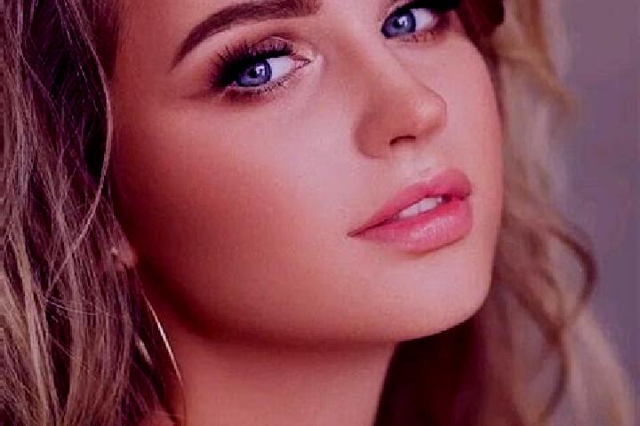 Ariana, 22, a dark blonde blue-eyed caribbean companion based in Swartz Creek. Offering Striptease, Dinner Date, Tantra, Couples, Roleplay. Available for inc...