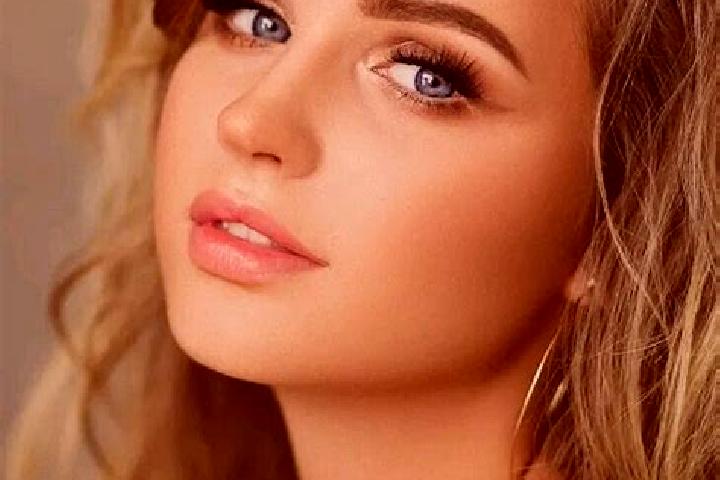 Ariana, 22, a dark blonde blue-eyed european companion based in Maiory. Offering CIM, Girlfriend Experience, Overnight. Available for incall and outcall, ove...