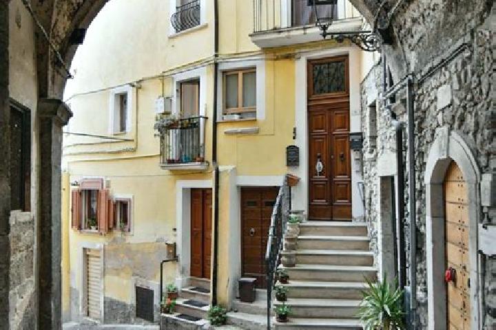 Ariana, 22 — Escort in Pratola Serra, Italy