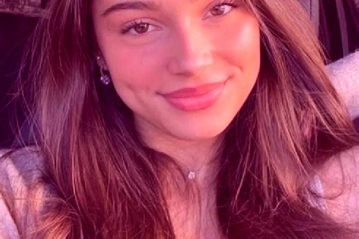 Ariana, 23, a chestnut hazel-eyed slavic companion based in Vic-la-Gardiole. Offering Erotic Massage, OWO, BDSM. Available for incall and outcall, overnight ...