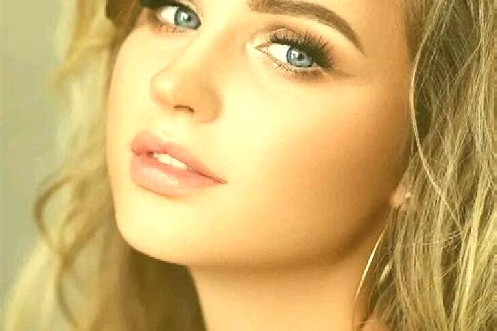 Ariana, 23, a dark blonde blue-eyed mediterranean companion based in Tabor. Offering CIM, Duos, Girlfriend Experience, Erotic Massage, OWO. Available for inc...