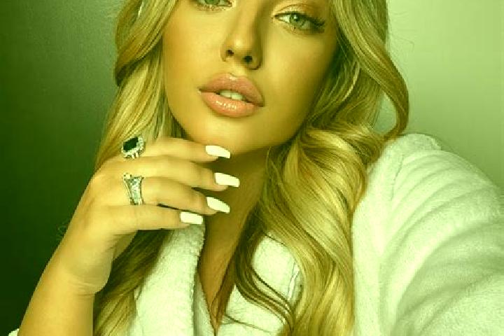Ariana, 23 — Escort in Andoins, France