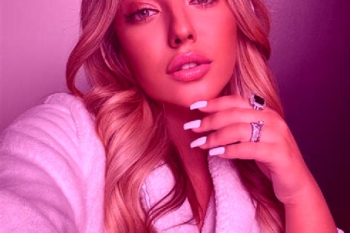 Ariana, 23 — Escort in Arden, Denmark