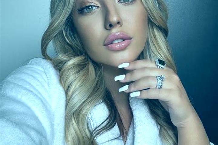 Ariana, 23 — Escort in Bodogaia, Romania