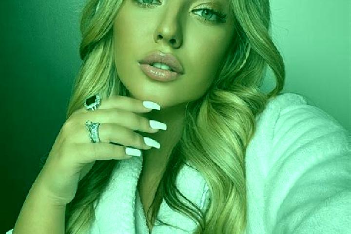 Ariana, 23 — Escort in Caturite, Brazil