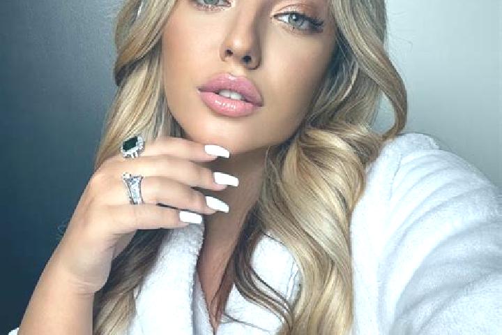 Ariana, 23 — Escort in Chapayevsk, Russia