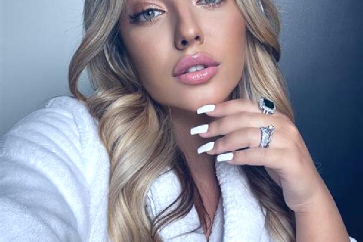Ariana, 23 — Escort in Ciofrangeni, Romania