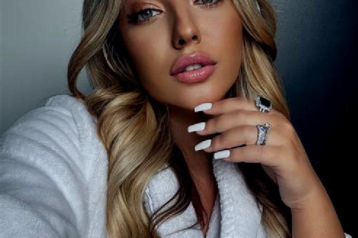 Ariana, 23 — Escort in Evrese, Turkey