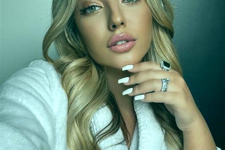Ariana, 23 — Escort in Gaviao, Brazil