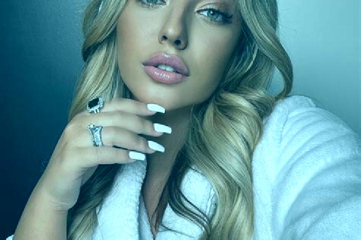 Ariana, 23 — Escort in Hosteradice, Czech Republic