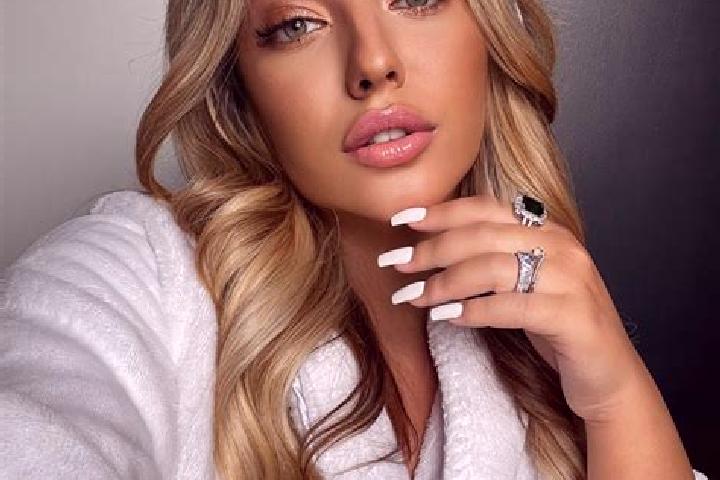 Ariana, 23 — Escort in Khustets, Ukraine