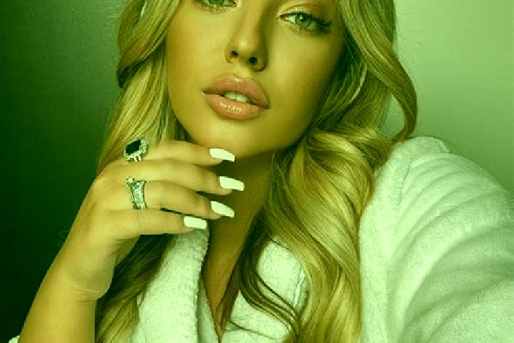 Ariana, 23 — Escort in Kukmirn, Austria