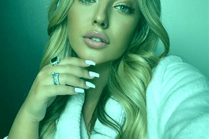 Ariana, 23 — Escort in Martyush, Russia