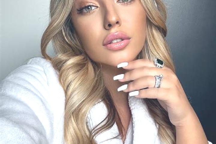 Ariana, 23 — Escort in Mlynok, Ukraine