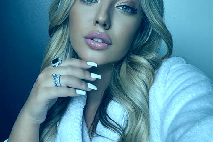 Ariana, 23 — Escort in Nelazskoye, Russia