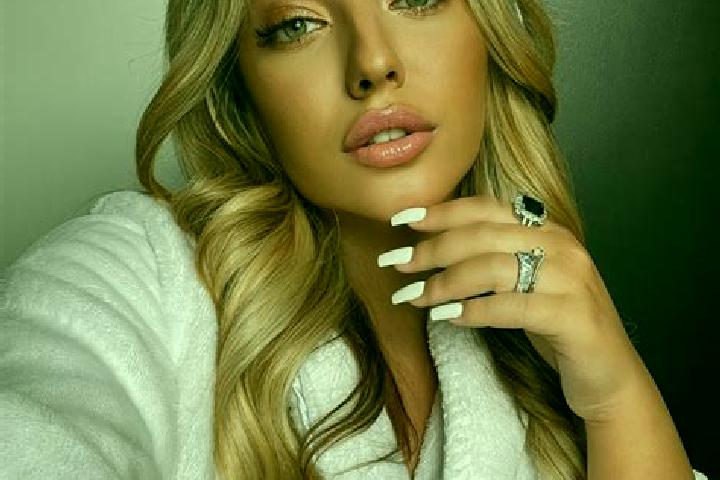 Ariana, 23 — Escort in Samarskoye, Russia