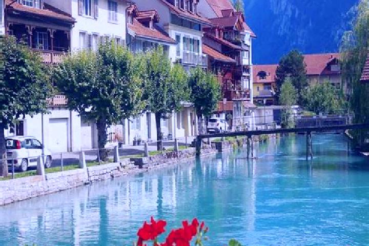 Ariana, 23 — Escort in Schoftland, Switzerland