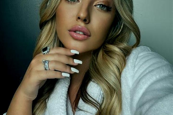 Ariana, 23 — Escort in Skoropuskovskiy, Russia