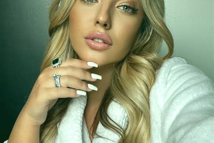 Ariana, 23 — Escort in Stjaernhov, Sweden
