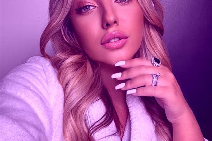 Ariana, 23 — Escort in Tolmacs, Hungary