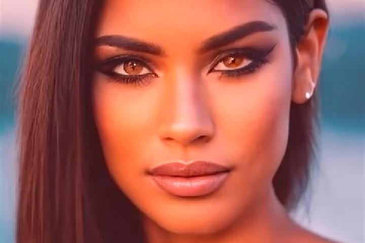 Ariana, 24, a auburn brown-eyed latina companion based in Balong. Offering A-Level, CIM, Overnight, BDSM. Available for incall and outcall, day and evening d...