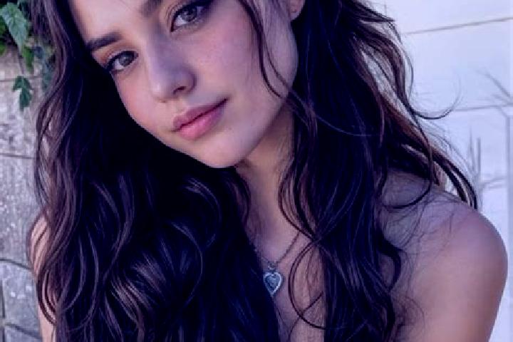 Ariana, 24, a brunette hazel-eyed middle eastern companion based in Negreiros. Offering Domination, 69, Deep French Kissing, Dinner Date. Available for incal...