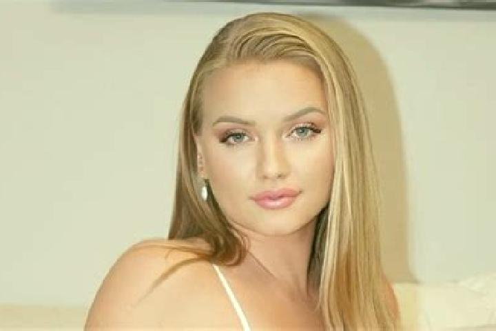 Ariana, 24 — Escort in Santa Maria, United States