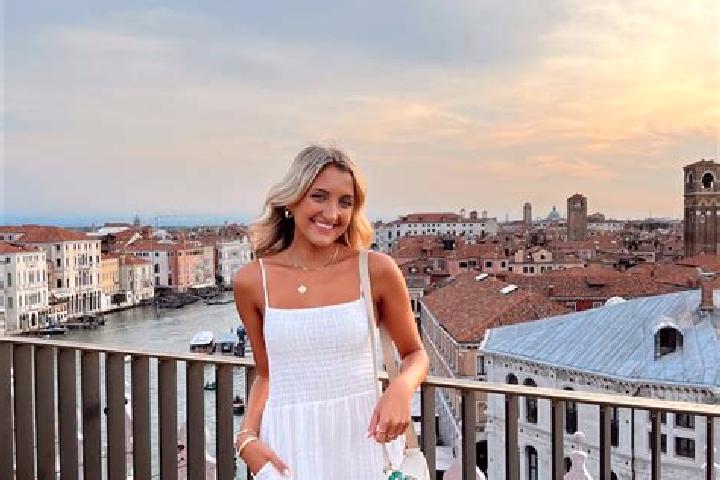 Ariana, 24 — Escort in Venice, Italy