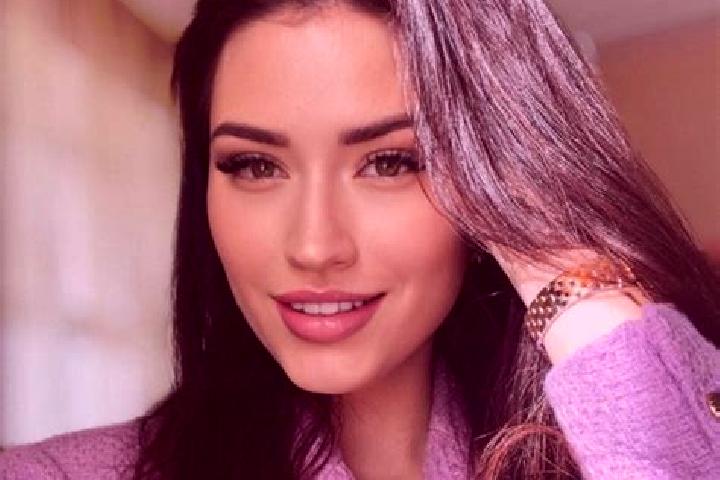 Ariana, 24 — Escort in Weissenborn, Germany