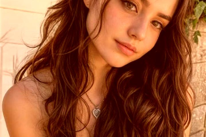 Ariana, 25, a brunette hazel-eyed caucasian companion based in Travesio. Offering Party Girl, Prostate Massage, A-Level, CIM, Girlfriend Experience. Availabl...