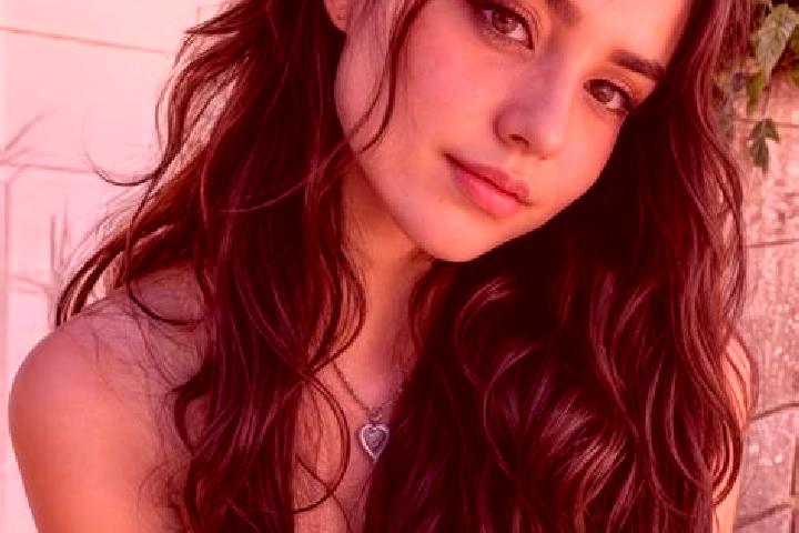 Ariana, 25, a brunette hazel-eyed mediterranean companion based in Balia. Offering Girlfriend Experience, GFE, Roleplay, Couples. Available for incall and ou...