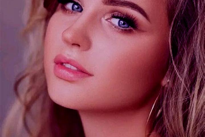 Ariana, 25, a dark blonde blue-eyed ebony companion based in Kalinkovo. Offering Erotic Massage, Striptease, Party Girl, Roleplay. Available for incall and o...
