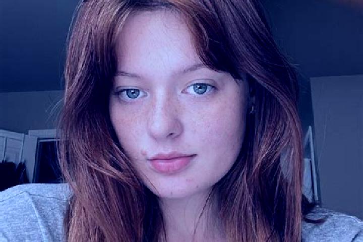 Ariana, 26, a auburn grey-eyed caucasian companion based in North Newton. Offering Dinner Date, OWO, A-Level, Overnight. Available for incall and outcall, da...