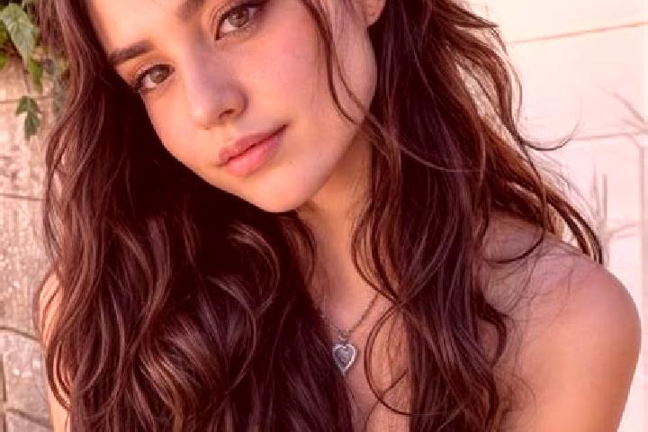 Ariana, 26, a brunette hazel-eyed latina companion based in Simimbaan. Offering Roleplay, Duos, CIM. Available for incall and outcall, day and evening dates.