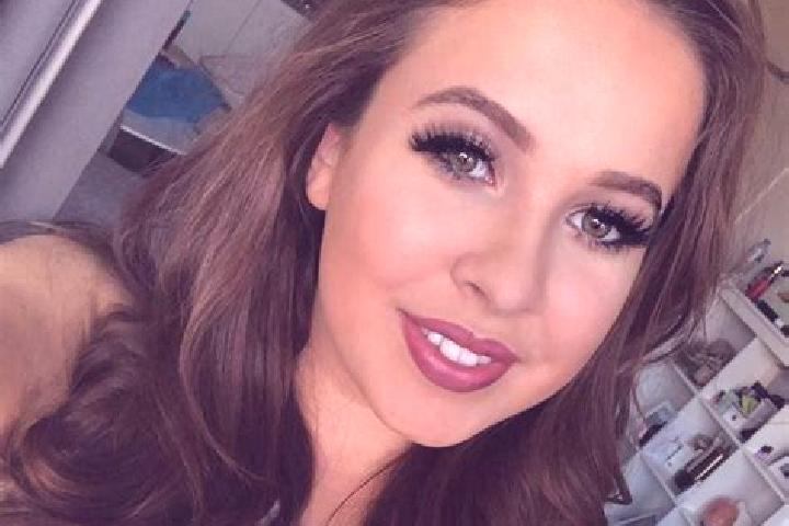 Ariana, 26, a dark blonde amber-eyed mediterranean companion based in Katha. Offering OWO, Overnight, Erotic Massage, A-Level. Available for incall and outca...