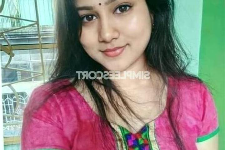 Ariana, 26 — Escort in Alandur, India