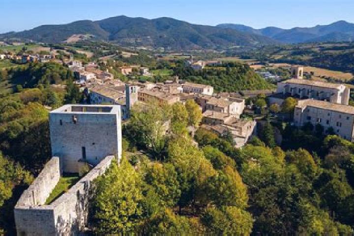 Ariana, 26 — Escort in Monterubbiano, Italy