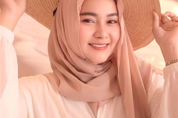 Ariana, 26 — Escort in Nagrak, Indonesia