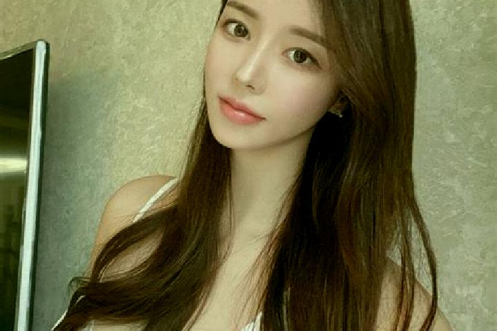 Ariana, 26 — Escort in Pianbai, China