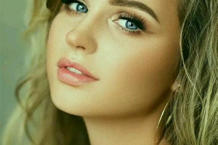 Ariana, 27, a dark blonde blue-eyed middle eastern companion based in Colditz. Offering Prostate Massage, Massage, Deep French Kissing. Available for incall ...
