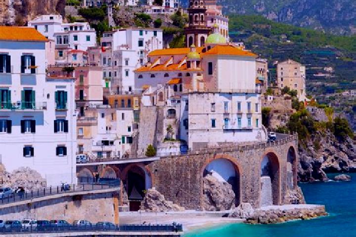 Ariana, 27 — Escort in Capitano, Italy