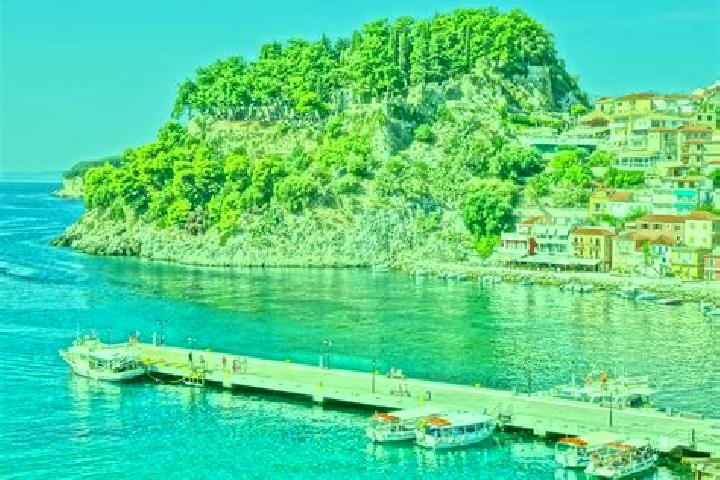 Ariana, 28 — Escort in Anthousa, Greece