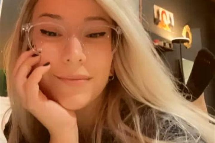 Ariana, 29, a platinum blonde grey-eyed caribbean companion based in Costa di Mezzate. Offering 69, Couples, Massage. Available for incall and outcall, day a...