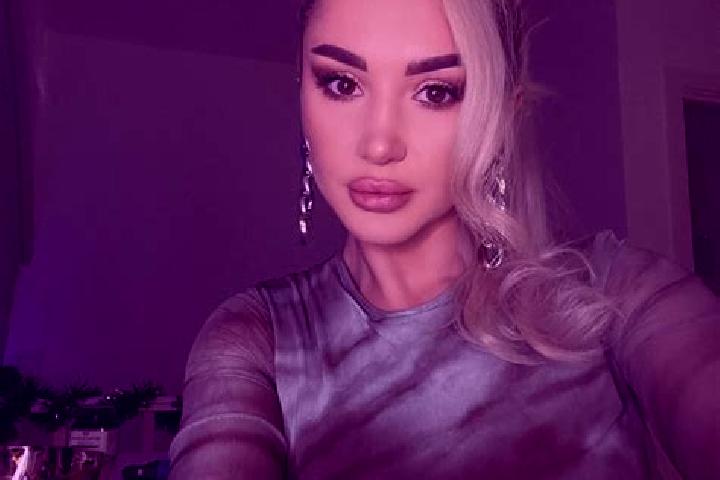 Ariana, 30, a blonde dark-eyed latina companion based in Berod bei Wallmerod. Offering A-Level, GFE, Travel Companion, Couples. Available for incall and outc...