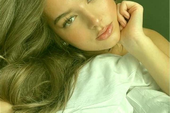 Ariana, 30, a brunette hazel-eyed latina companion based in Turze Pole. Offering 69, GFE, OWO. Available for incall and outcall, day and evening dates.