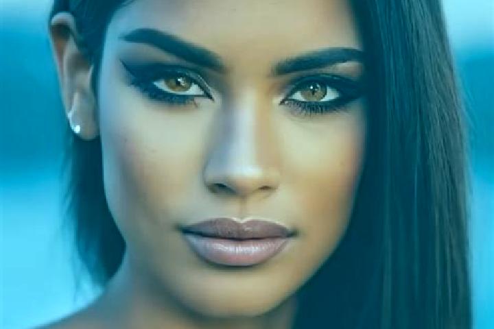 Ariana, 30, a chestnut amber-eyed latina companion based in Ximapo. Offering Roleplay, 69, Tantra. Available for incall and outcall, overnight bookings avail...