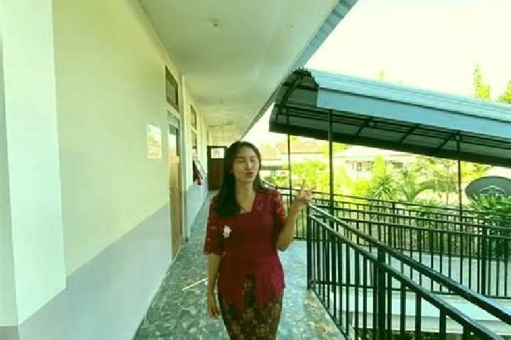 Ariana, 30 — Escort in Lewokluok, Indonesia