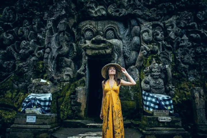 Ariana, 31 — Escort in Gajah, Indonesia
