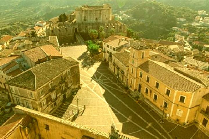 Ariana, 31 — Escort in San Mauro Marchesato, Italy